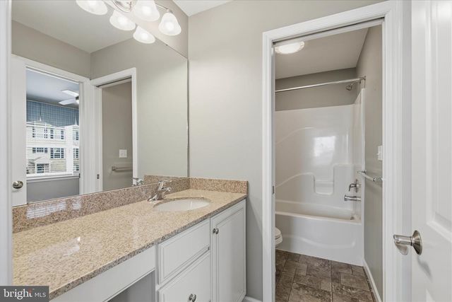 664 RICHMOND DR, Lancaster, PA 17601