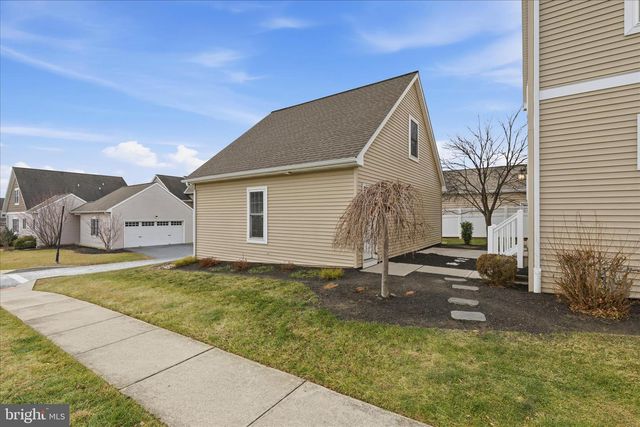 664 RICHMOND DR, Lancaster, PA 17601