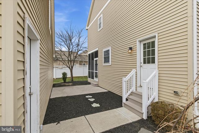 664 RICHMOND DR, Lancaster, PA 17601