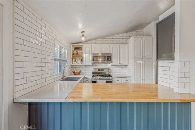 31919 Cinnabar, Castaic, CA 91384