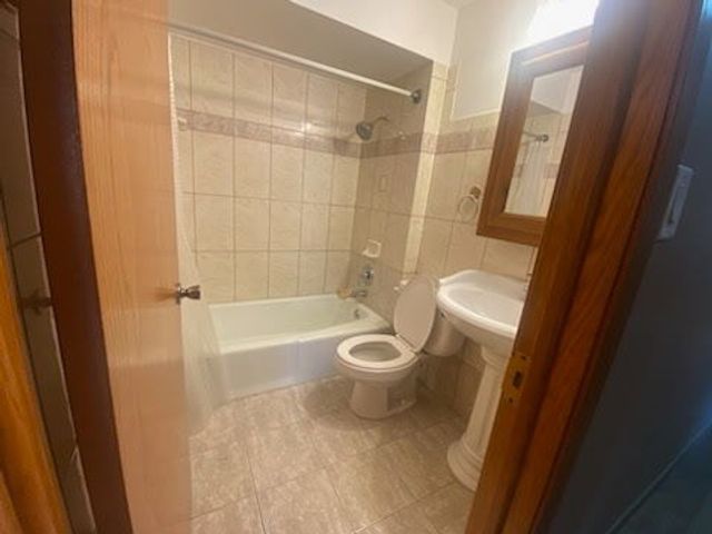 7816 W 79 Place 2, Bridgeview, IL 60455