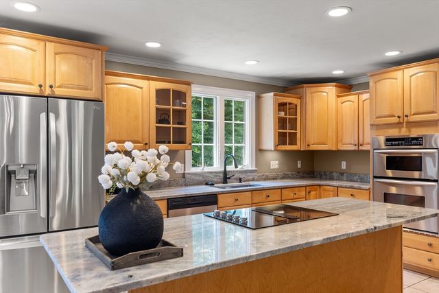 90 Northridge Dr, East Bridgewater, MA 02333