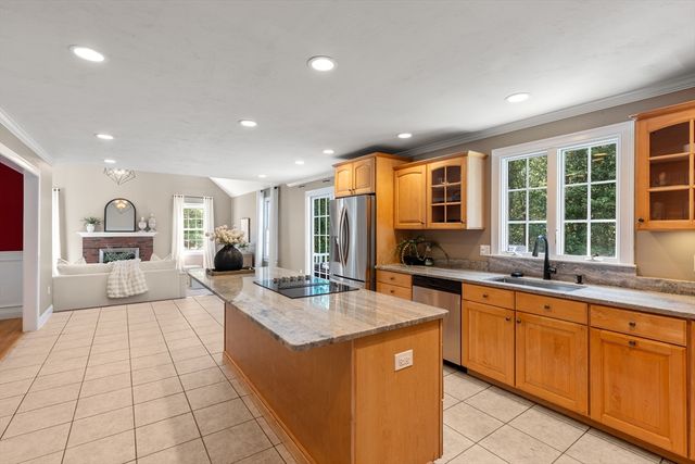 90 Northridge Dr, East Bridgewater, MA 02333
