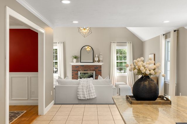 90 Northridge Dr, East Bridgewater, MA 02333