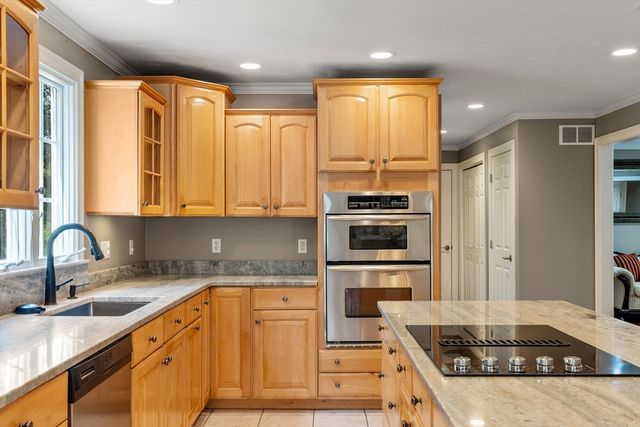 90 Northridge Dr, East Bridgewater, MA 02333