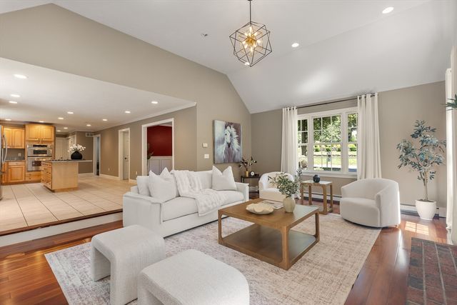 90 Northridge Dr, East Bridgewater, MA 02333