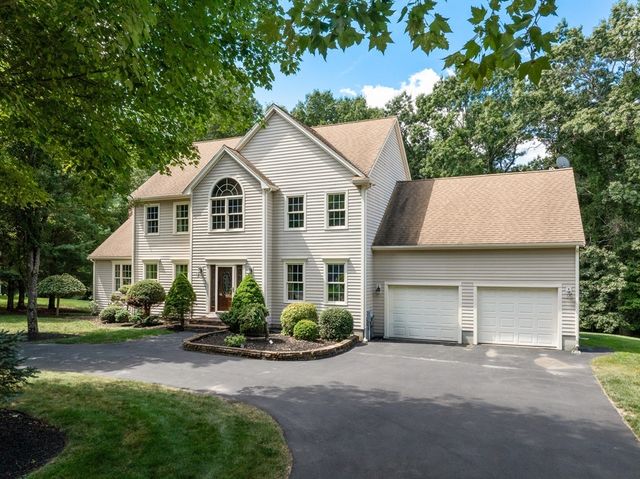 90 Northridge Dr, East Bridgewater, MA 02333