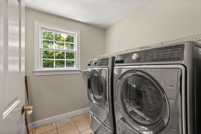 90 Northridge Dr, East Bridgewater, MA 02333