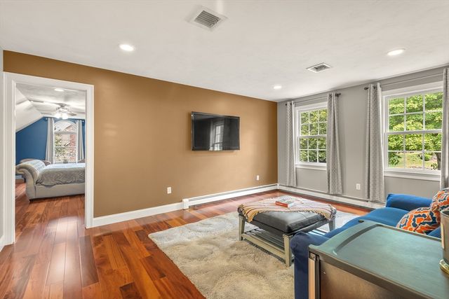 90 Northridge Dr, East Bridgewater, MA 02333