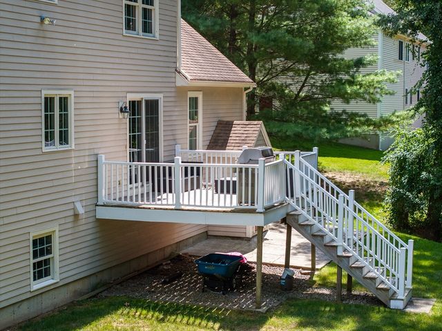 90 Northridge Dr, East Bridgewater, MA 02333