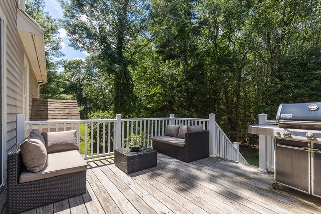 90 Northridge Dr, East Bridgewater, MA 02333