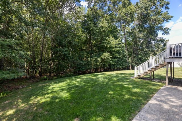 90 Northridge Dr, East Bridgewater, MA 02333