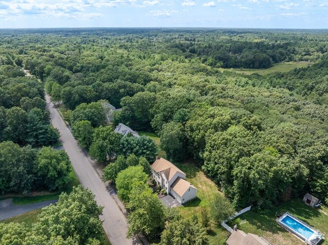 90 Northridge Dr, East Bridgewater, MA 02333
