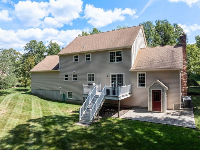 90 Northridge Dr, East Bridgewater, MA 02333