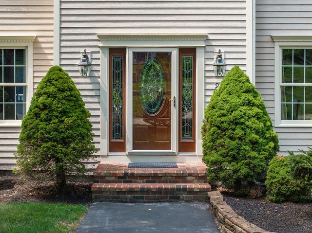 90 Northridge Dr, East Bridgewater, MA 02333