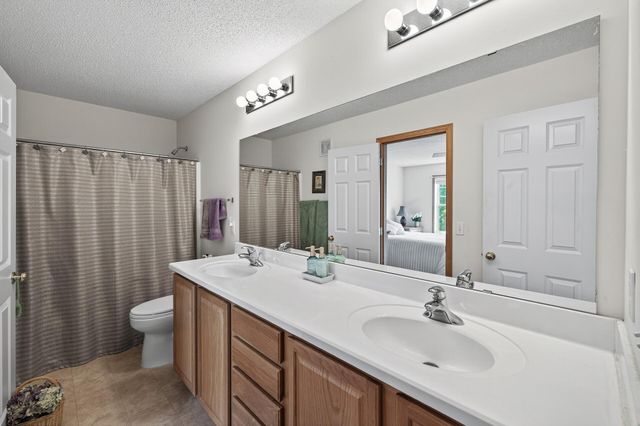 6597 Linwood Drive NE, Albertville, MN 55301