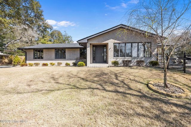 114 SW 14th Street, Oak Island, NC 28465