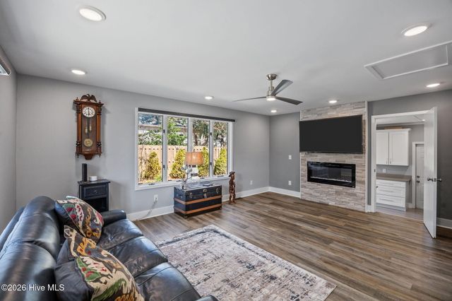 114 SW 14th Street, Oak Island, NC 28465