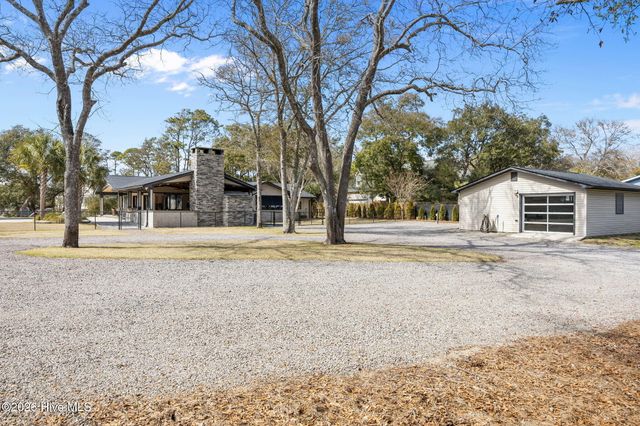 114 SW 14th Street, Oak Island, NC 28465