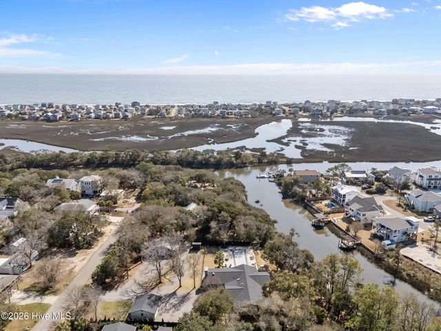 114 SW 14th Street, Oak Island, NC 28465