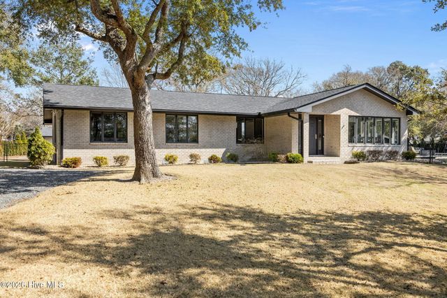 114 SW 14th Street, Oak Island, NC 28465