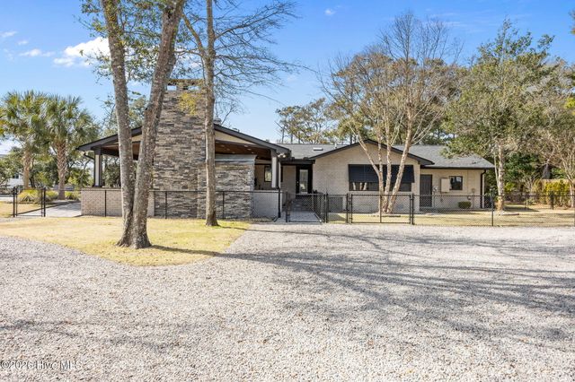 114 SW 14th Street, Oak Island, NC 28465