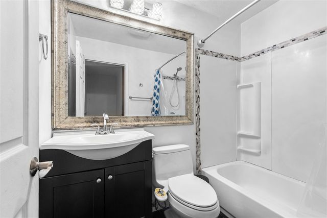 2806 Willow Ct Drive, Lake Orion, MI 48360