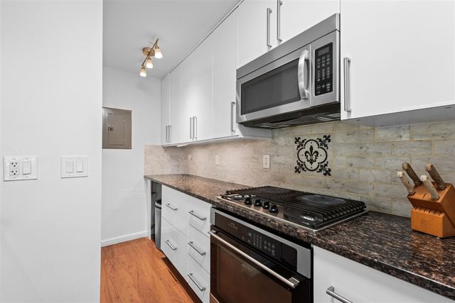 2806 Willow Ct Drive, Lake Orion, MI 48360