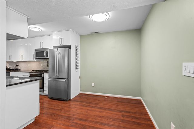 2806 Willow Ct Drive, Lake Orion, MI 48360