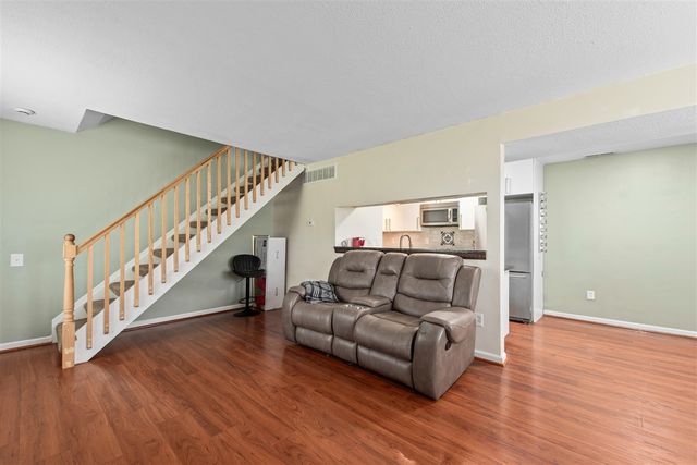 2806 Willow Ct Drive, Lake Orion, MI 48360