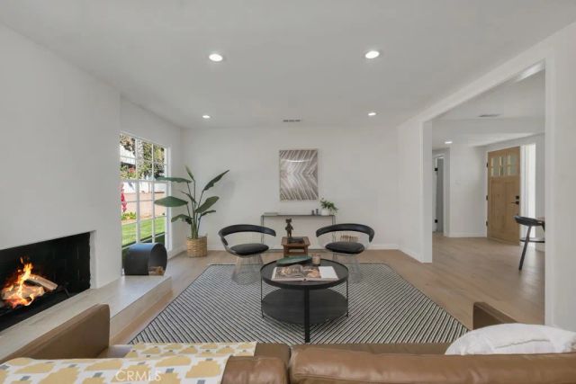 16125 Haynes Street, Van Nuys, CA 91406