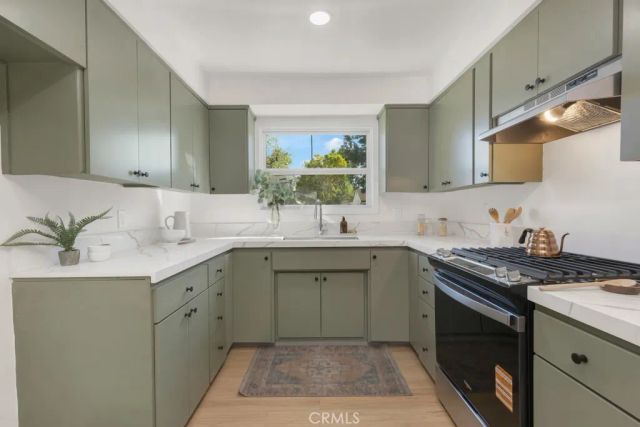 16125 Haynes Street, Van Nuys, CA 91406