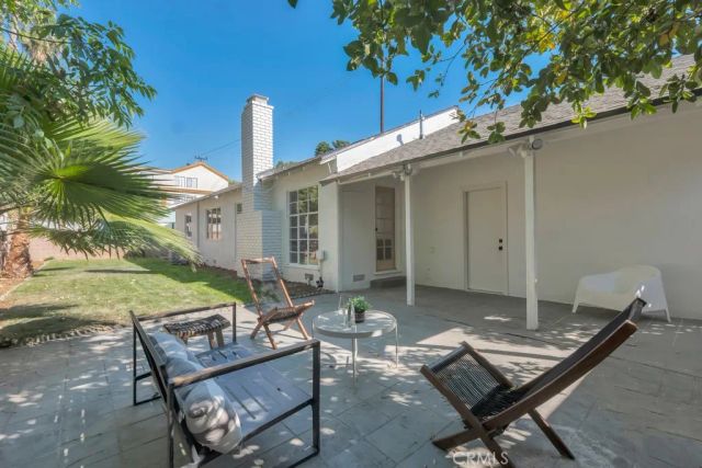 16125 Haynes Street, Van Nuys, CA 91406