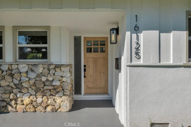 16125 Haynes Street, Van Nuys, CA 91406