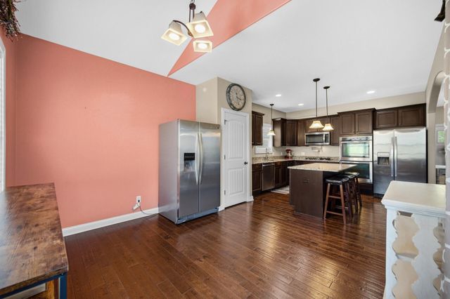 853 E Shakespeare Drive, Valparaiso, IN 46383