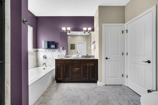 853 E Shakespeare Drive, Valparaiso, IN 46383