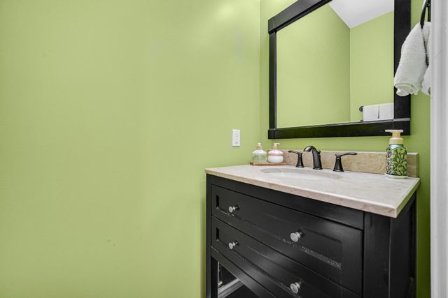 853 E Shakespeare Drive, Valparaiso, IN 46383