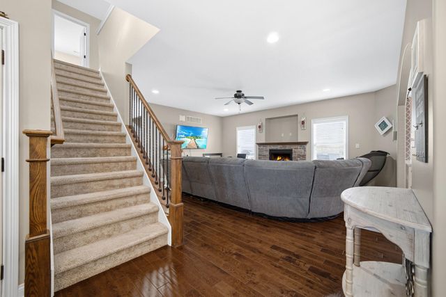 853 E Shakespeare Drive, Valparaiso, IN 46383