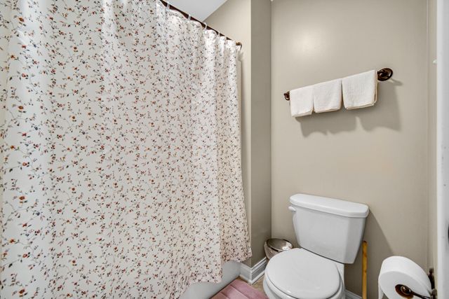 853 E Shakespeare Drive, Valparaiso, IN 46383