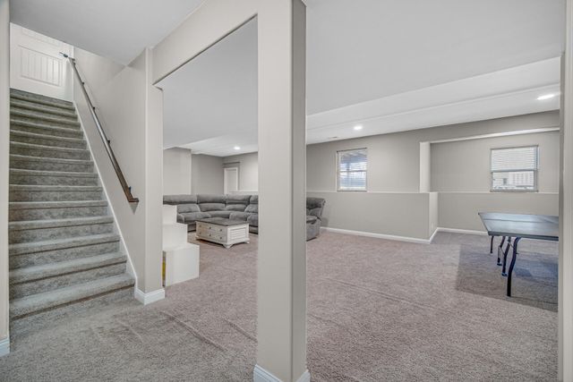 853 E Shakespeare Drive, Valparaiso, IN 46383