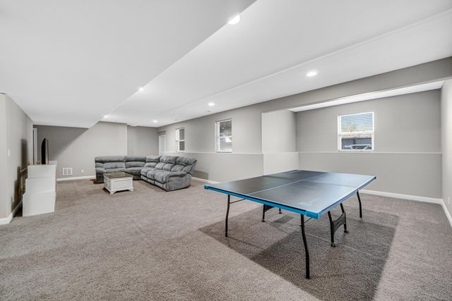 853 E Shakespeare Drive, Valparaiso, IN 46383