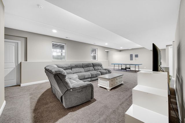 853 E Shakespeare Drive, Valparaiso, IN 46383
