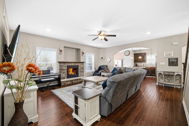 853 E Shakespeare Drive, Valparaiso, IN 46383