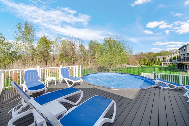 853 E Shakespeare Drive, Valparaiso, IN 46383