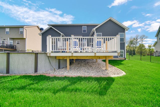 853 E Shakespeare Drive, Valparaiso, IN 46383