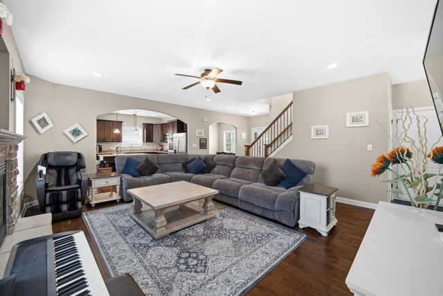 853 E Shakespeare Drive, Valparaiso, IN 46383
