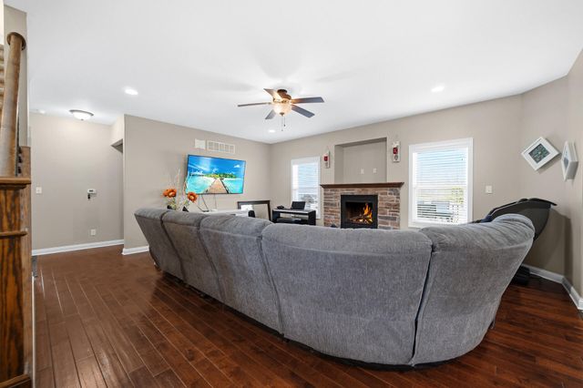 853 E Shakespeare Drive, Valparaiso, IN 46383