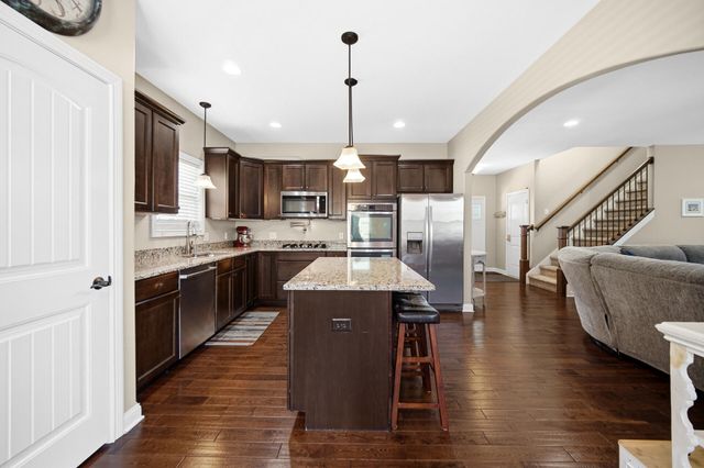 853 E Shakespeare Drive, Valparaiso, IN 46383