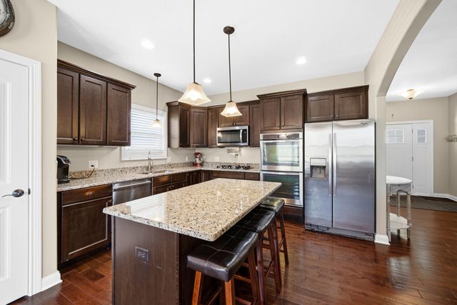 853 E Shakespeare Drive, Valparaiso, IN 46383
