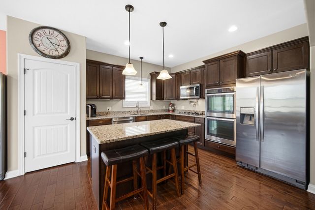 853 E Shakespeare Drive, Valparaiso, IN 46383